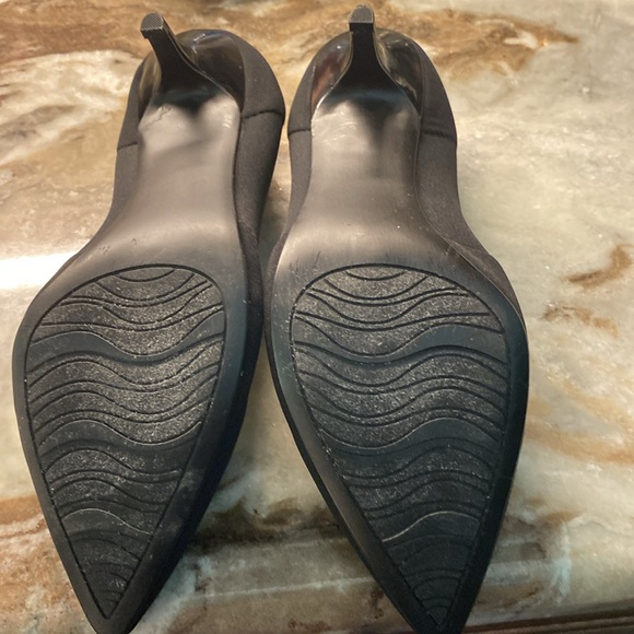 Impo Endora 9 1/2M black stretch kitten heels - Picture 6 of 8